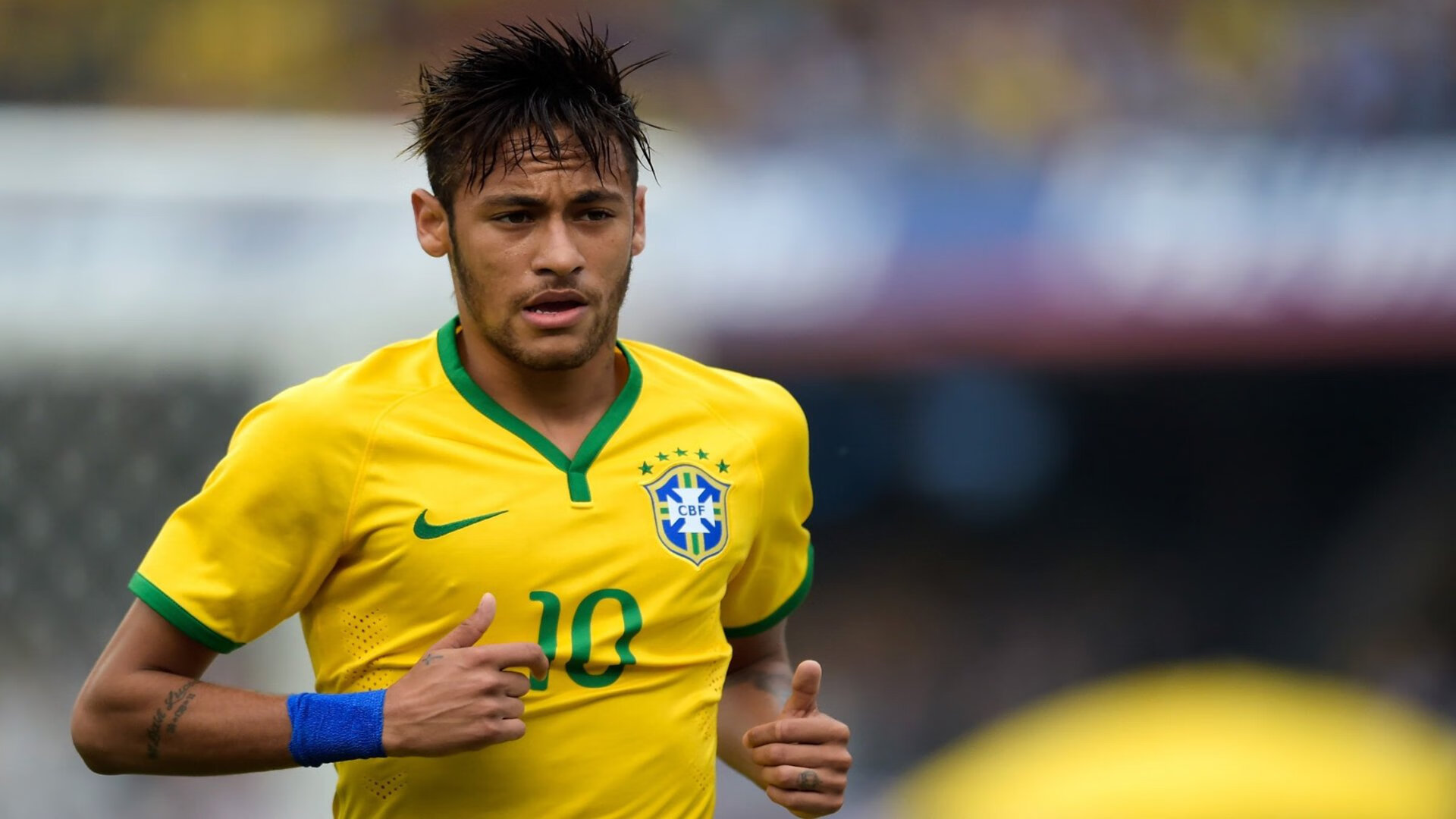 浅水区儿童皮划艇趣味赛 安全区域中体验“掌舵”乐趣